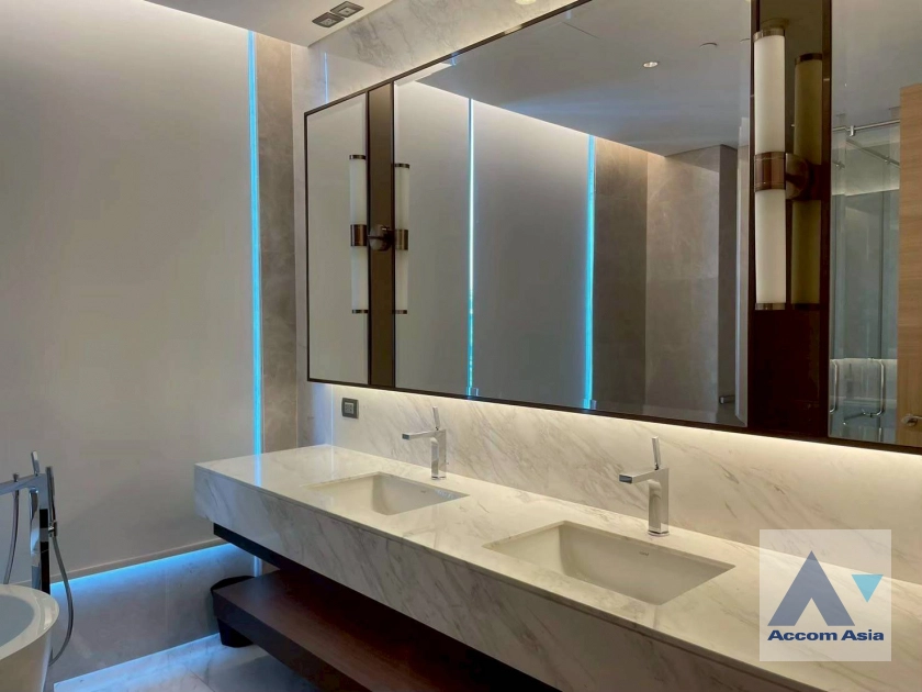 11  2 br Condominium for rent and sale in Ploenchit ,Bangkok BTS Chitlom at Sindhorn Residence AA39437