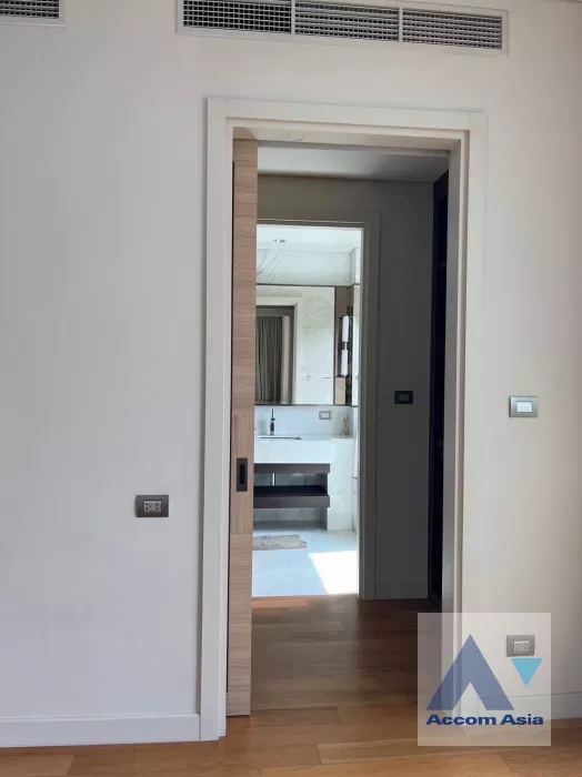 8  1 br Condominium For Rent in Ploenchit ,Bangkok BTS Chitlom at Sindhorn Residence AA39439