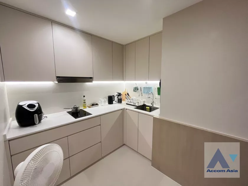  2 Bedrooms  Condominium For Rent & Sale in Sukhumvit, Bangkok  near BTS Ekkamai (AA39440)
