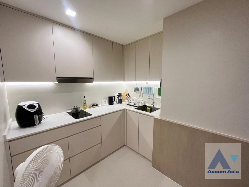 unit 2 Bedrooms  Condominium For Sale in Sukhumvit, Bangkok  near BTS Ekkamai (AA39440)
