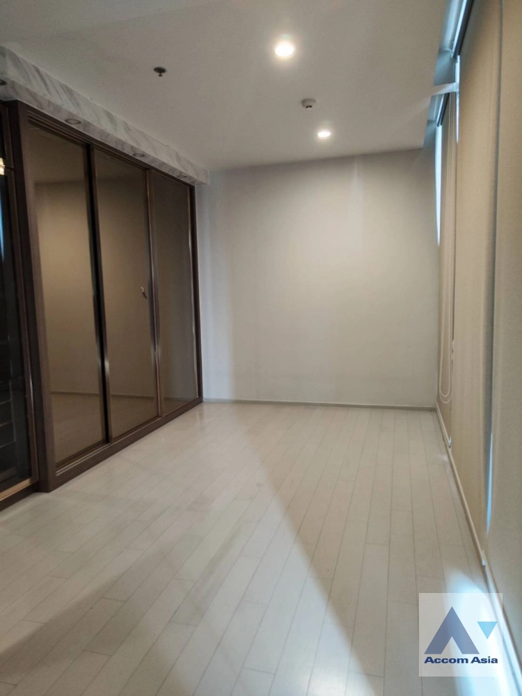  1  2 br Condominium For Sale in Ploenchit ,Bangkok BTS Ploenchit at Noble Ploenchit AA39442