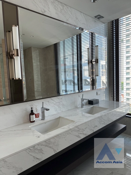 11  2 br Condominium for rent and sale in Ploenchit ,Bangkok BTS Chitlom at Sindhorn Residence AA39445