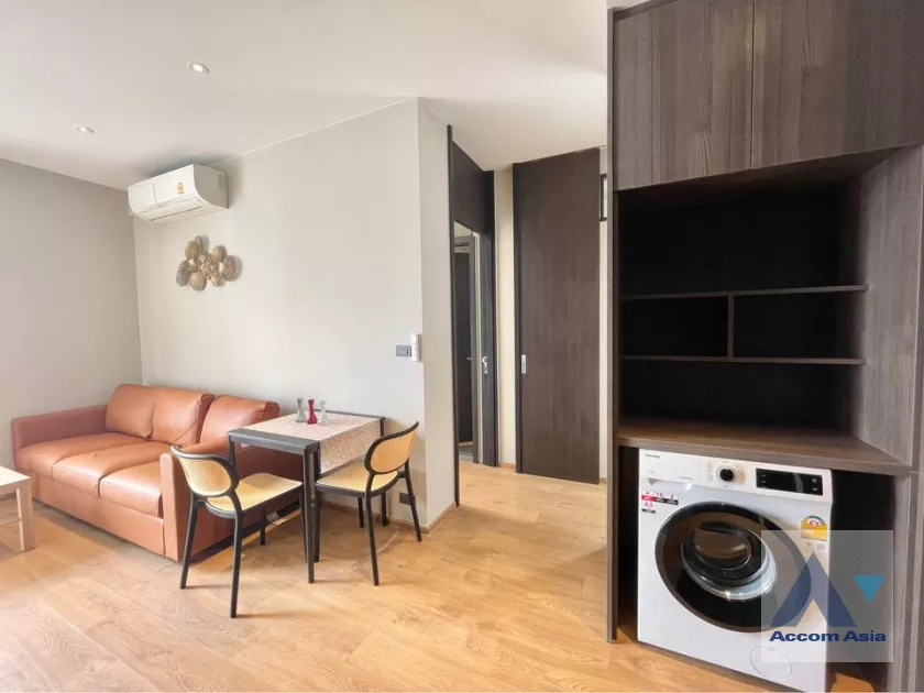 unit 2 Bedrooms  Condominium For Rent in Sukhumvit, Bangkok  near BTS Ekkamai (AA39452)