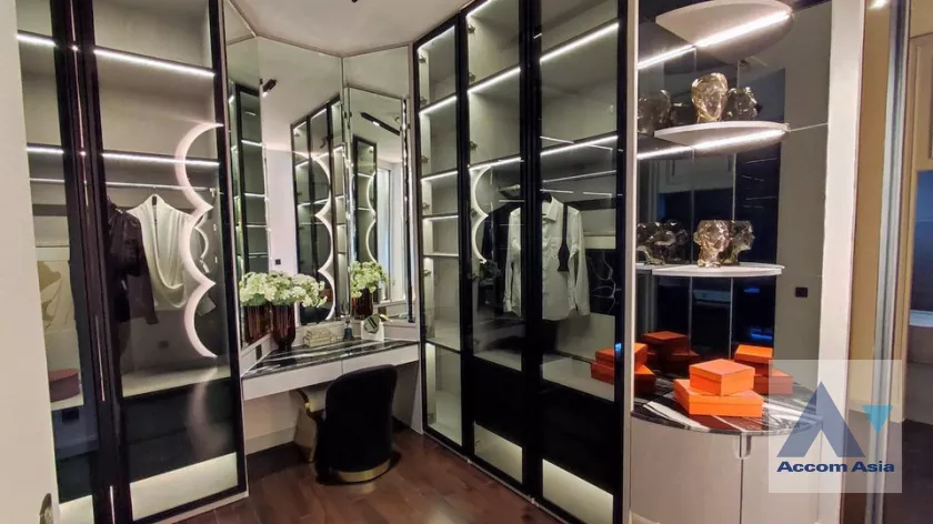 6  4 br House For Sale in Pattanakarn ,Bangkok  at Grand Bangkok Boulevard State Bangna AA39459