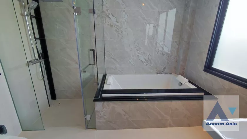 7  4 br House For Sale in Pattanakarn ,Bangkok  at Grand Bangkok Boulevard State Bangna AA39459