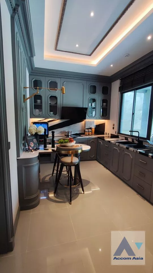 unit 4 Bedrooms  House For Sale in Pattanakarn, Bangkok  (AA39459)