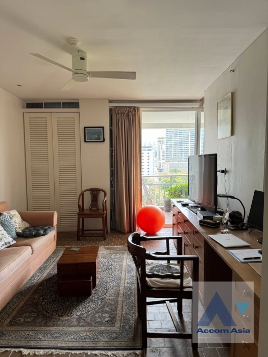  2 Bedrooms  Condominium For Sale in Sukhumvit, Bangkok  near BTS Nana (AA39462)
