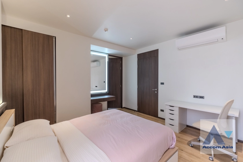 16  4 br Apartment For Rent in Sukhumvit ,Bangkok BTS Phrom Phong at Modern Brand New Apartment AA39472