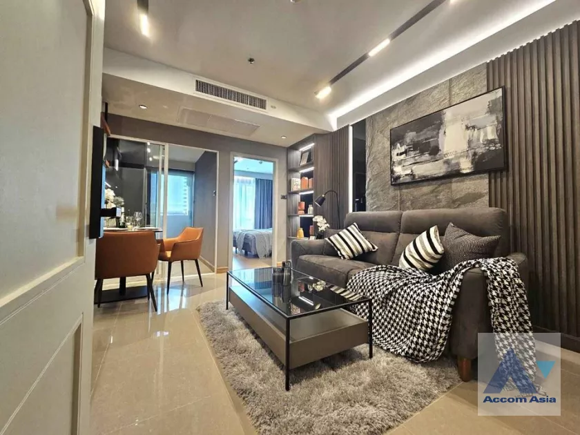  1 Bedroom  Condominium For Sale in Ratchadapisek, Bangkok  near MRT Thailand Cultural Center (AA39481)