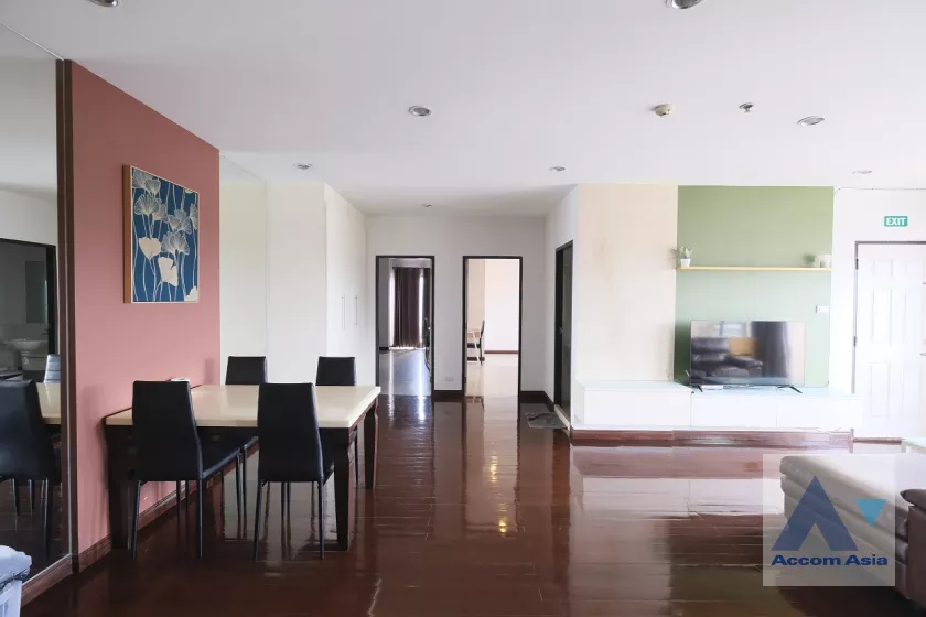  2 Bedrooms  Apartment For Rent in Sukhumvit, Bangkok  near BTS Nana (AA39488)