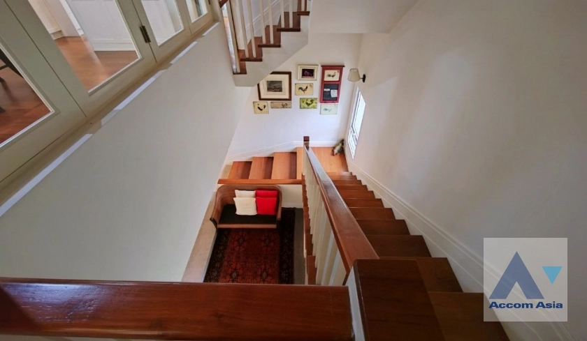 unit 3 Bedrooms  Townhouse For Sale in Sukhumvit, Bangkok  near BTS Ekkamai (AA39489)