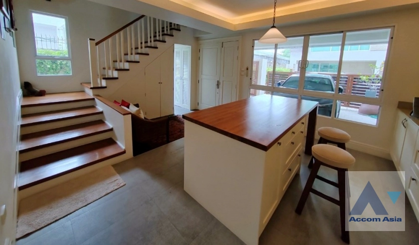 unit 3 Bedrooms  Townhouse For Sale in Sukhumvit, Bangkok  near BTS Ekkamai (AA39489)