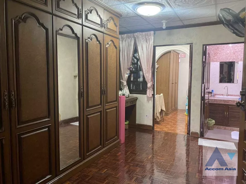 4  3 br Townhouse For Sale in Bang Na ,Bangkok BTS Udomsuk AA39498