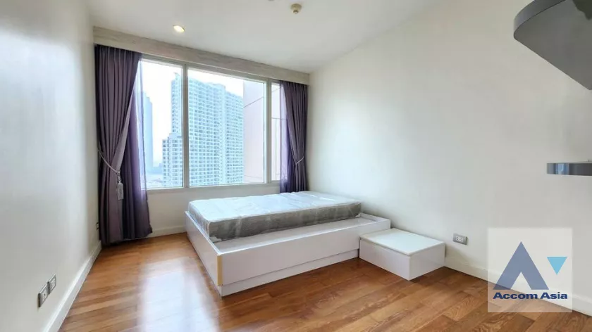 unit 2 Bedrooms  Condominium For Rent in Charoen Nakhon, Bangkok  near BTS Krung Thon Buri (AA39503)