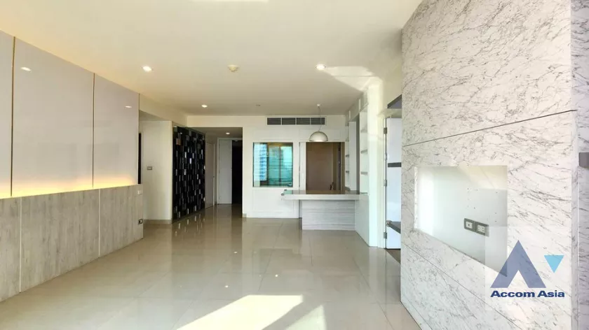 unit 2 Bedrooms  Condominium For Rent in Charoen Nakhon, Bangkok  near BTS Krung Thon Buri (AA39503)