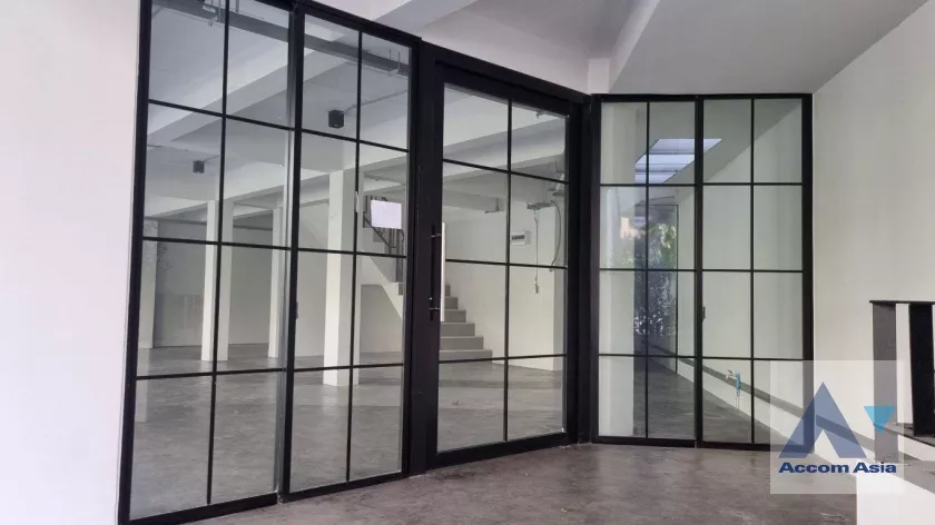  1  Building For Rent in Sukhumvit ,Bangkok BTS Phra khanong AA39512