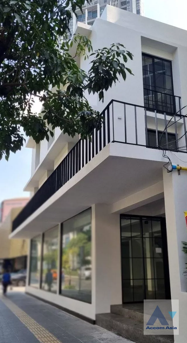  2  Building For Rent in sukhumvit ,Bangkok BTS Phra khanong AA39512