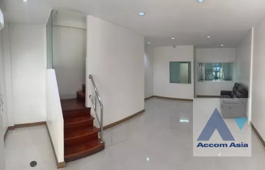 Newly renovated | Townhouse for sales near BTS Udomsuk only 500 m
