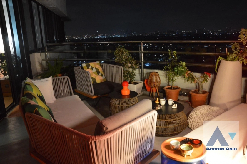 unit 4 Bedrooms  Condominium For Sale in Sathorn, Bangkok  near BRT Wat Dan (AA39529)