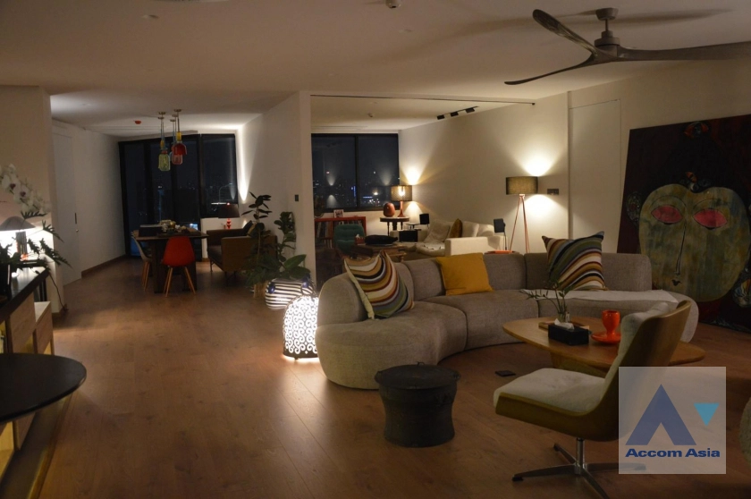 unit 4 Bedrooms  Condominium For Sale in Sathorn, Bangkok  near BRT Wat Dan (AA39529)