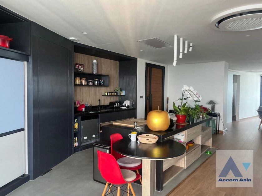 11  4 br Condominium For Sale in Sathorn ,Bangkok BRT Wat Dan at Royal River Place AA39529