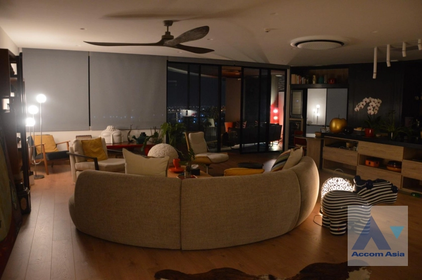 unit 4 Bedrooms  Condominium For Sale in Sathorn, Bangkok  near BRT Wat Dan (AA39529)