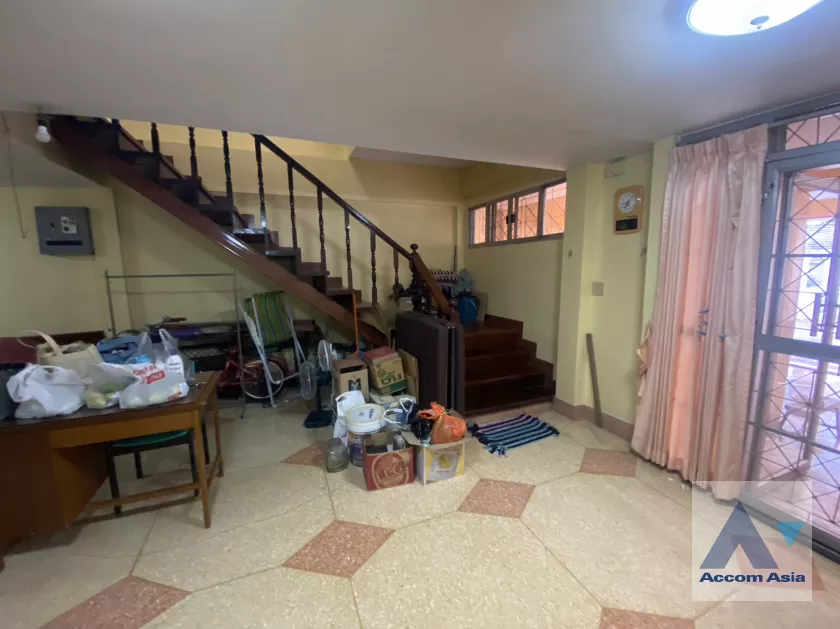 Townhouse 3 bedrooms Near BTS Udomsuk and 600m to True Digital Park
