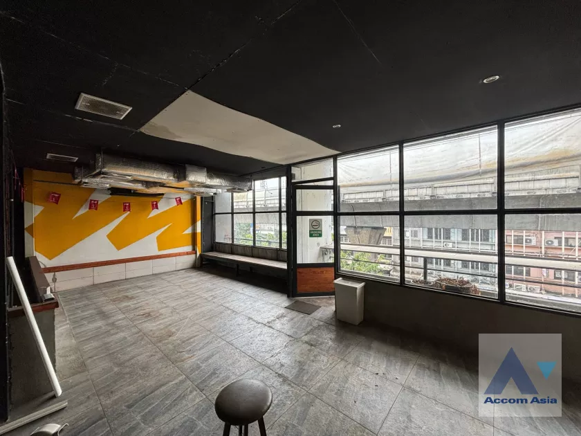  1  3 br Building For Sale in Phaholyothin ,Bangkok BTS Ari AA39535
