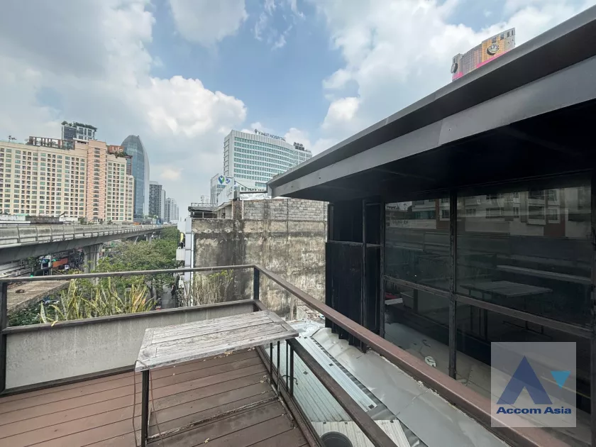  Building For Sale in Phaholyothin, Bangkok  near BTS Saphan-Kwai (AA39536)