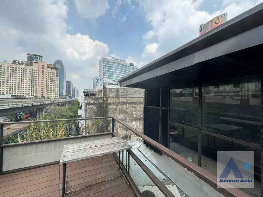 2  Building For Sale in Phaholyothin ,Bangkok BTS Saphan-Kwai AA39536