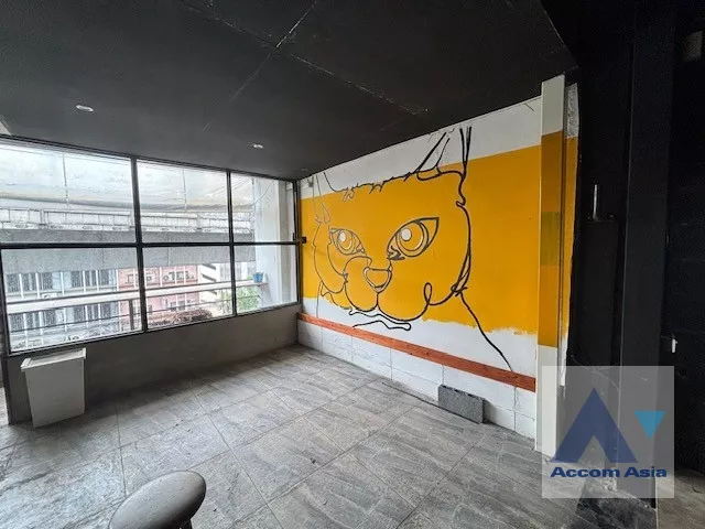 1  Building For Sale in Phaholyothin ,Bangkok BTS Saphan-Kwai AA39536
