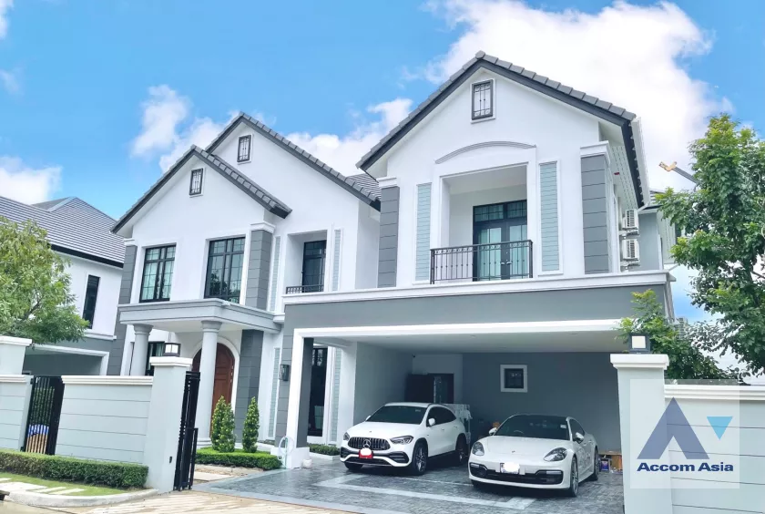  4 Bedrooms  House For Sale in Dusit, Bangkok  (AA39541)