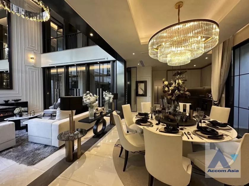 unit 5 Bedrooms  House For Sale in Pattanakarn, Bangkok  near ARL Ban Thap Chang (AA39546)