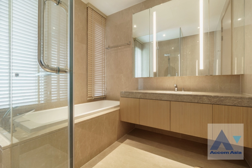 15  2 br Condominium For Sale in Charoen Nakhon ,Bangkok BTS Krung Thon Buri at Magnolias Waterfront Residences AA39548