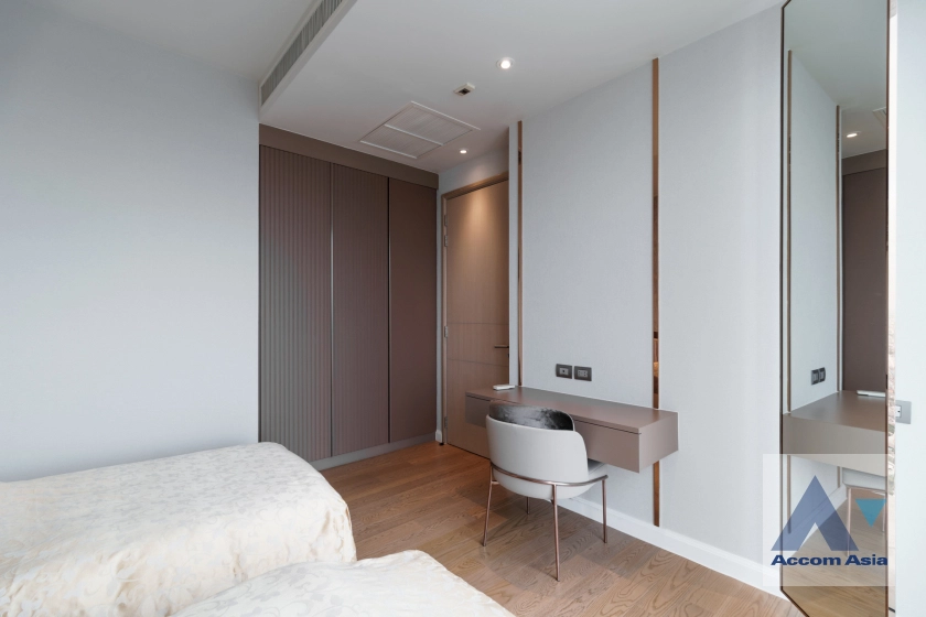 19  2 br Condominium For Sale in Charoen Nakhon ,Bangkok BTS Krung Thon Buri at Magnolias Waterfront Residences AA39548