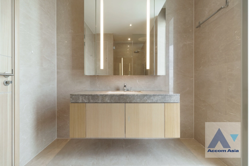 21  2 br Condominium For Sale in Charoen Nakhon ,Bangkok BTS Krung Thon Buri at Magnolias Waterfront Residences AA39548