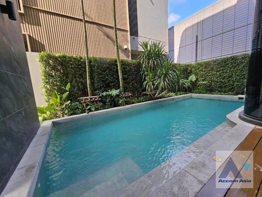 Private Swimming Pool, Pet friendly |  4 Bedrooms  House For Rent & Sale in Ratchadapisek, Bangkok  near MRT Thailand Cultural Center (AA39562)