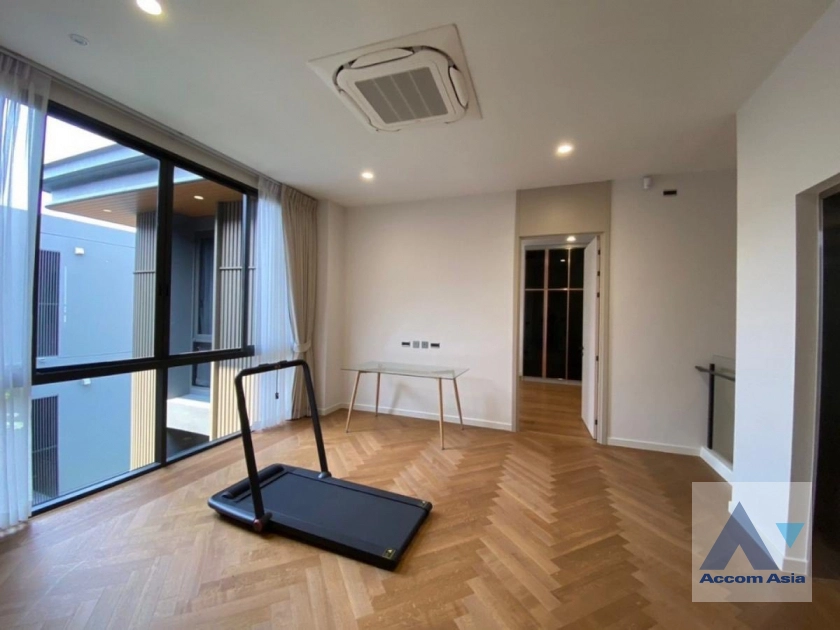 18  4 br House for rent and sale in Ratchadaphisek ,Bangkok MRT Thailand Cultural Center at BuGaan Rama9 - Mengjai AA39562