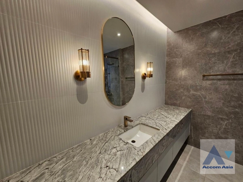 20  4 br House for rent and sale in Ratchadaphisek ,Bangkok MRT Thailand Cultural Center at BuGaan Rama9 - Mengjai AA39562