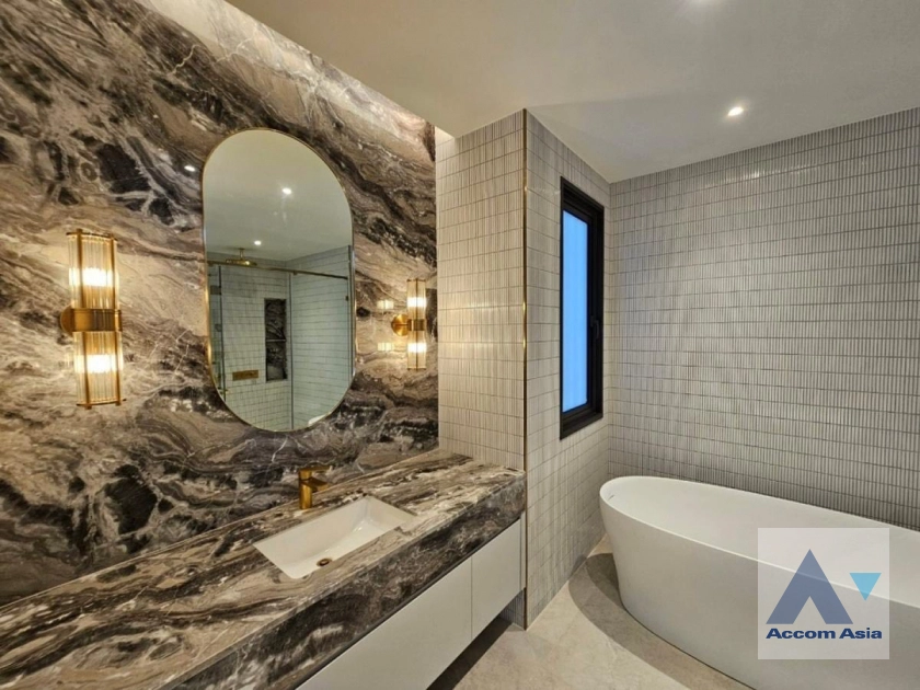 23  4 br House for rent and sale in Ratchadaphisek ,Bangkok MRT Thailand Cultural Center at BuGaan Rama9 - Mengjai AA39562