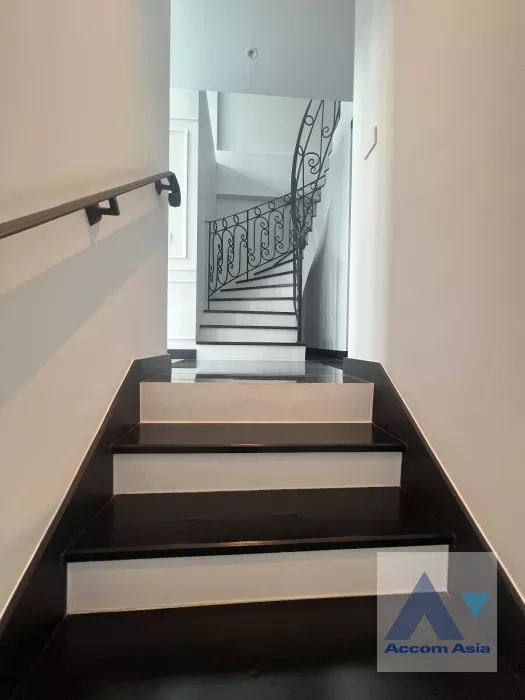 7  4 br House for rent and sale in Sukhumvit ,Bangkok BTS Ekkamai - BTS Phra khanong at House  in compound AA39564