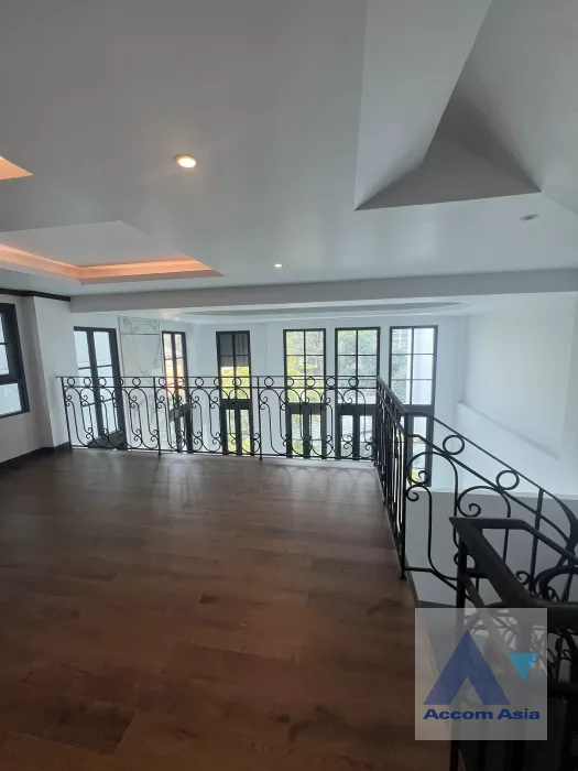 unitHome Office, Private Swimming Pool |  4 Bedrooms  House For Rent & Sale in Sukhumvit, Bangkok  near BTS Ekkamai - BTS Phra khanong (AA39564)