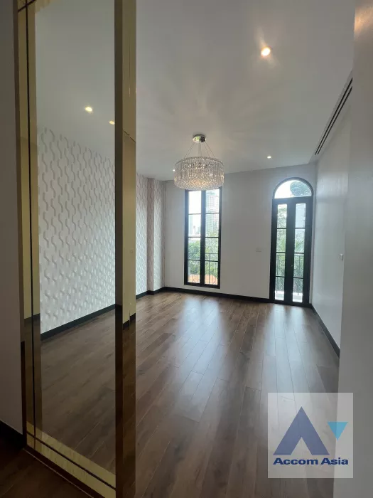 13  4 br House for rent and sale in Sukhumvit ,Bangkok BTS Ekkamai - BTS Phra khanong at House  in compound AA39564