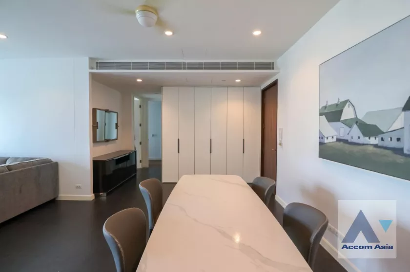  3 Bedrooms  Condominium For Rent in Ploenchit, Bangkok  near BTS Ratchadamri (AA39569)