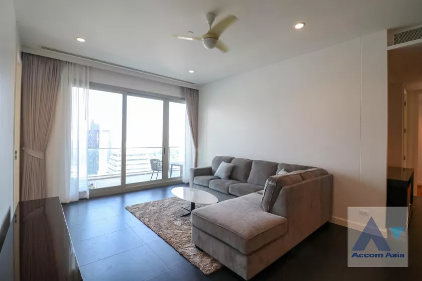  3 Bedrooms  Condominium For Rent in Ploenchit, Bangkok  near BTS Ratchadamri (AA39569)