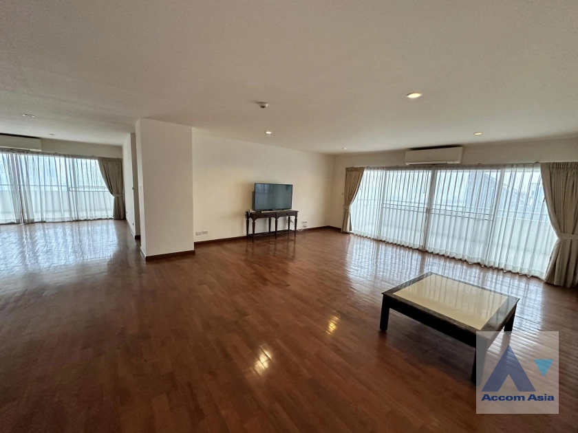 Big Balcony |  Tower Park Condominium  3 Bedroom for Rent BTS Nana in Sukhumvit Bangkok