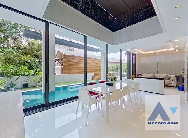 Private Swimming Pool |  649 Residence House  3 Bedroom for Rent BTS Phrom Phong in Sukhumvit Bangkok
