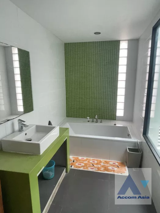 20  4 br House For Sale in Phaholyothin ,Bangkok  AA39581