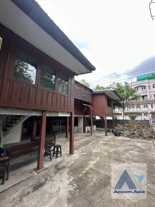  House For Rent & Sale in Sukhumvit, Bangkok  near BTS Ekkamai (AA39585)