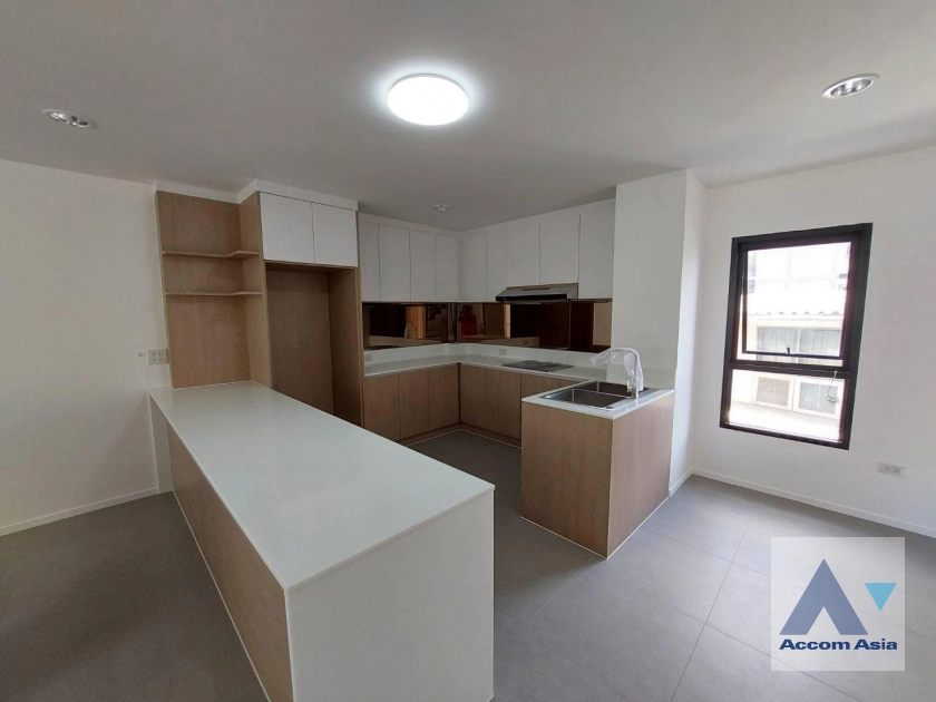  1  4 br House For Sale in Sukhumvit ,Bangkok BTS Phra khanong AA39587